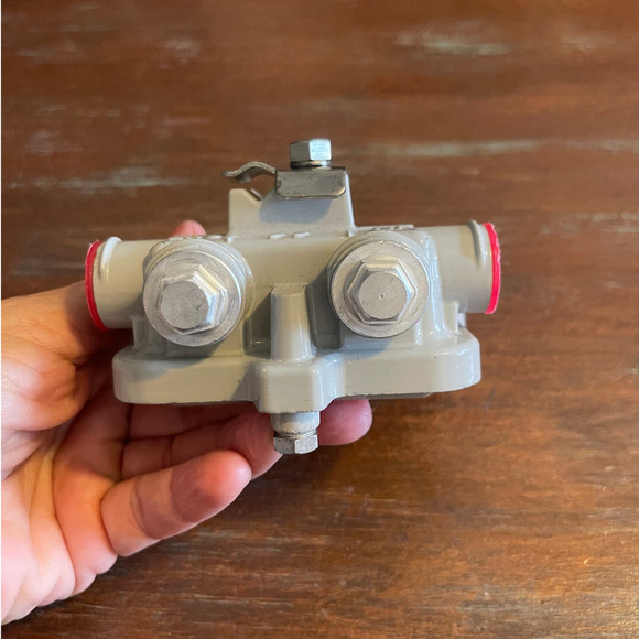 CISCO Flexible Solutions Multimedia Surge Tap 2-Way SATMMT2SG-23 - Picture 5 of 5